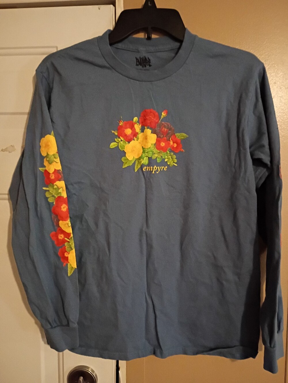 Mens Small Empyre Long Sleeved Shirt